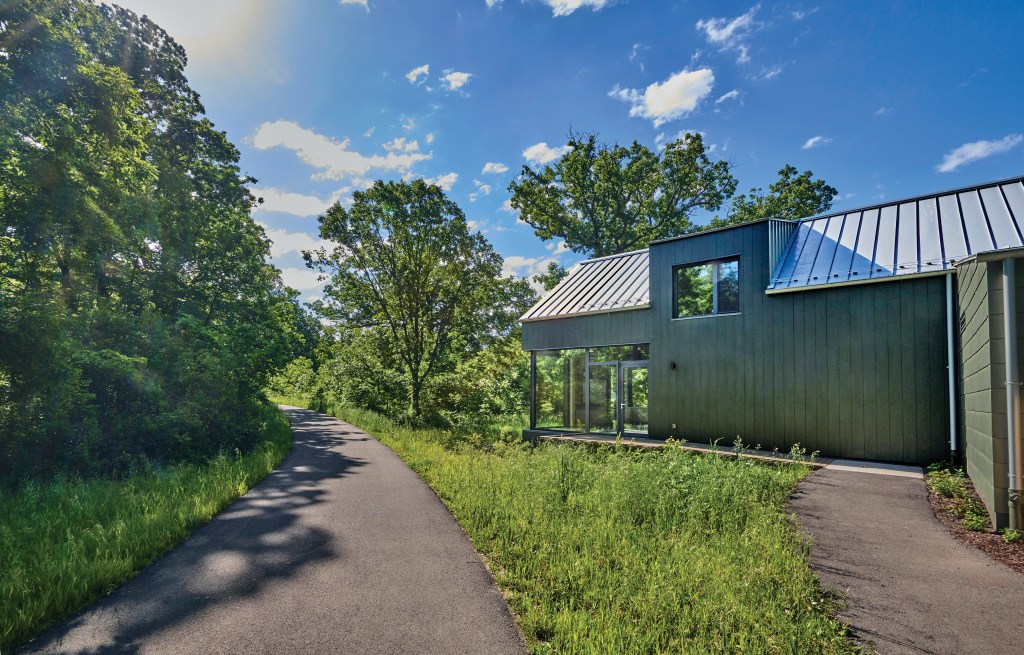 The 0.2-mile paved Kevin and Jean Froeter Learning Trail is fully accessible. Photo © John Weinstein.