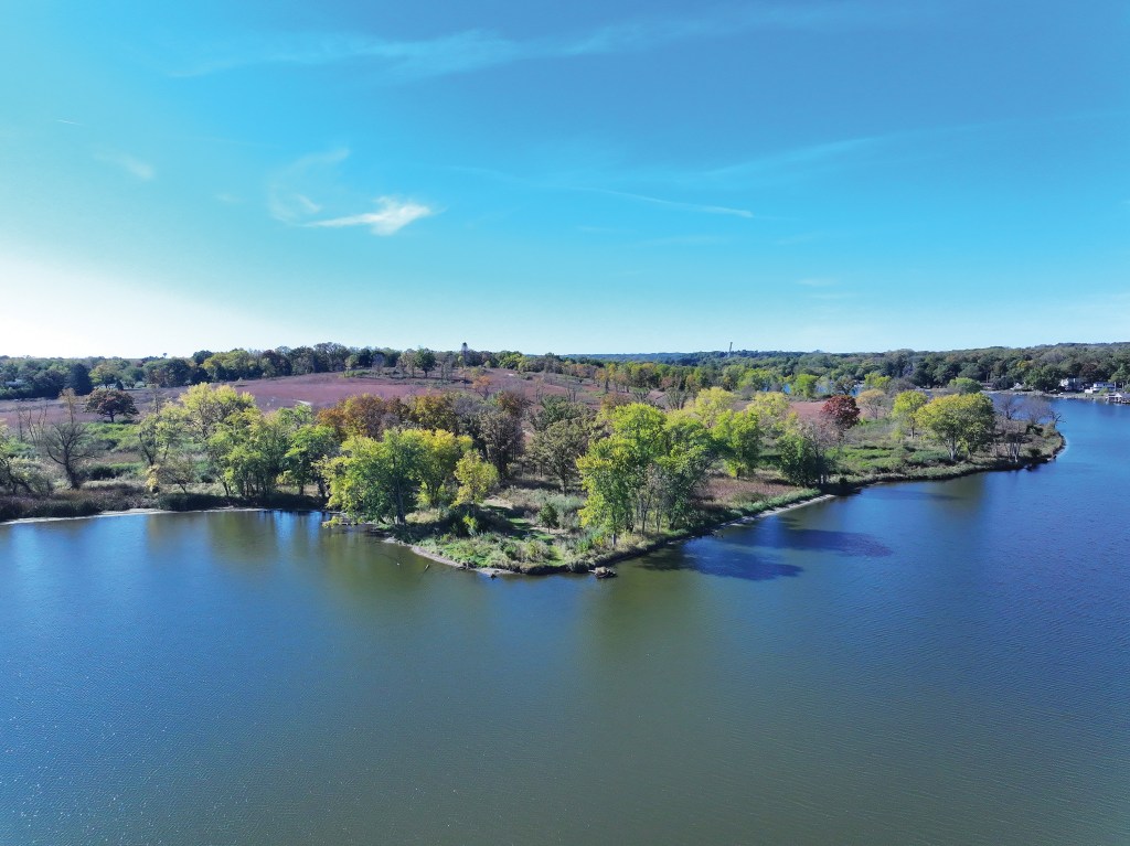 The glacial kame at Grassy Lake rises gradually from the Fox River’s shoreline.